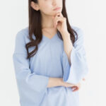 肝斑（かんぱん）は治療できる？原因・症状やシミとの違いを解説